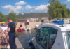 Akcja ratunkowa nad jeziorem w Ślesinie. Młody mężczyzna wyciągnięty z wody Akcja ratunkowa nad jeziorem w Ślesinie. Młody mężczyzna wyciągnięty z wody