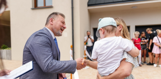 30 nowych mieszkań komunalnych w Koninie. Lokatorzy odebrali już klucze 30 nowych mieszkań komunalnych w Koninie. Lokatorzy odebrali już klucze